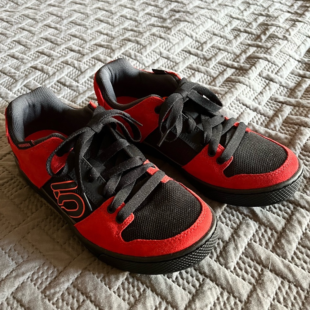 Five Ten Freerider shoes - Mens US 9.5